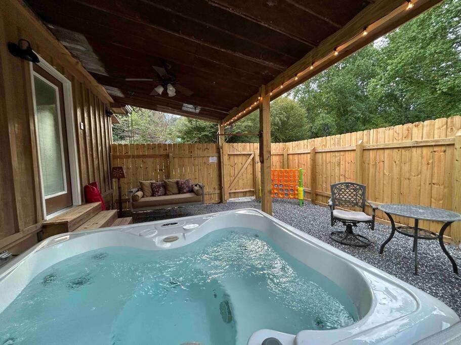 Blissful Nook Tiny Home ~ Cozy Retreat W/ Hot Tub; Near Town And Deep Creek Брайсон-Сіті Екстер'єр фото